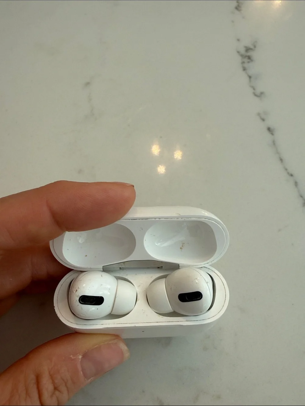 Wireless Earbuds Charging Case - White and original box